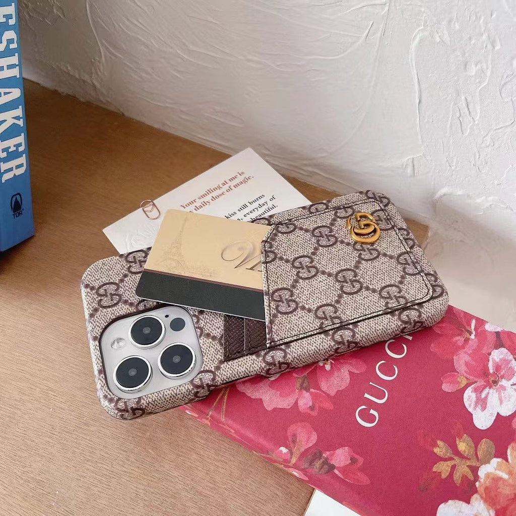 Tunde Store Embrace Italian Glamour: Introducing the Gucci iPhone 15 Pouch Case