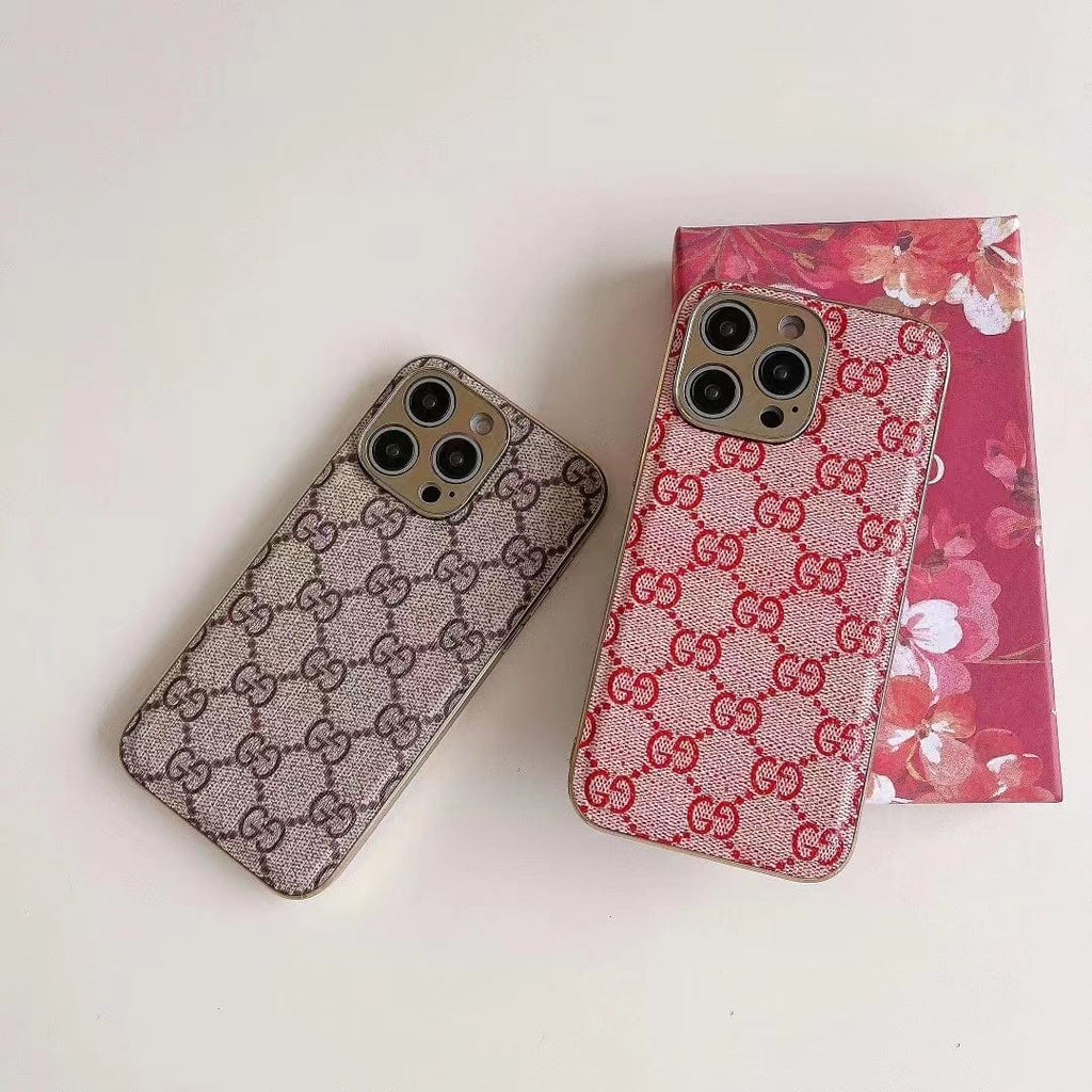 Tunde Store Gucci Interlocking G Timeless iPhone 15 Case